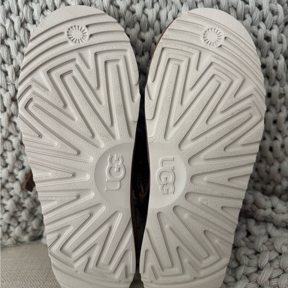 UGG Goldenstar Clogs (38) - Picture 5 of 6